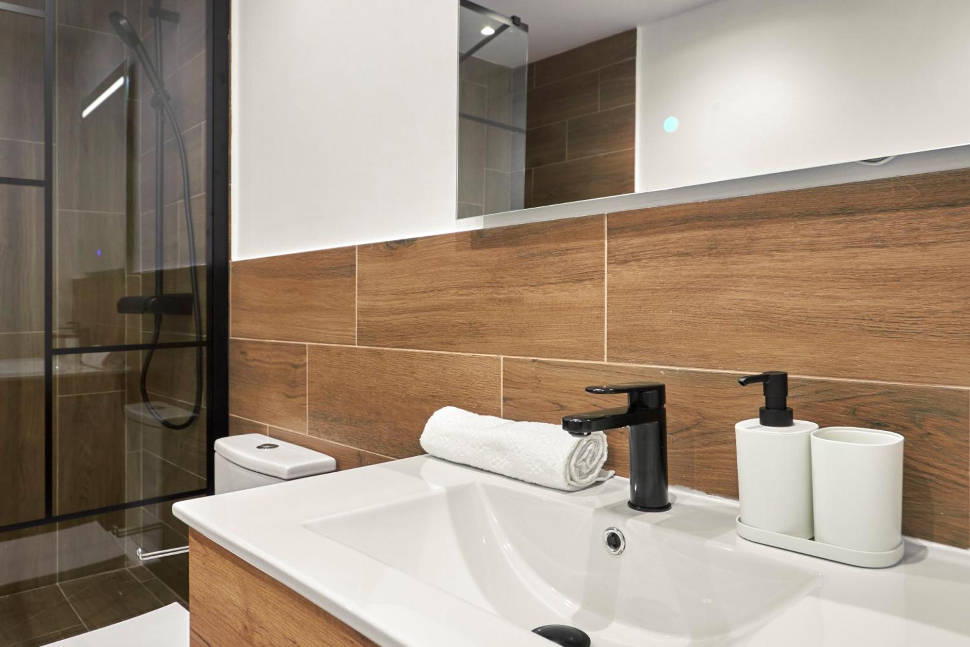 Comfortable Apartment Next To Apolo Theater Barcelona Bagian luar foto