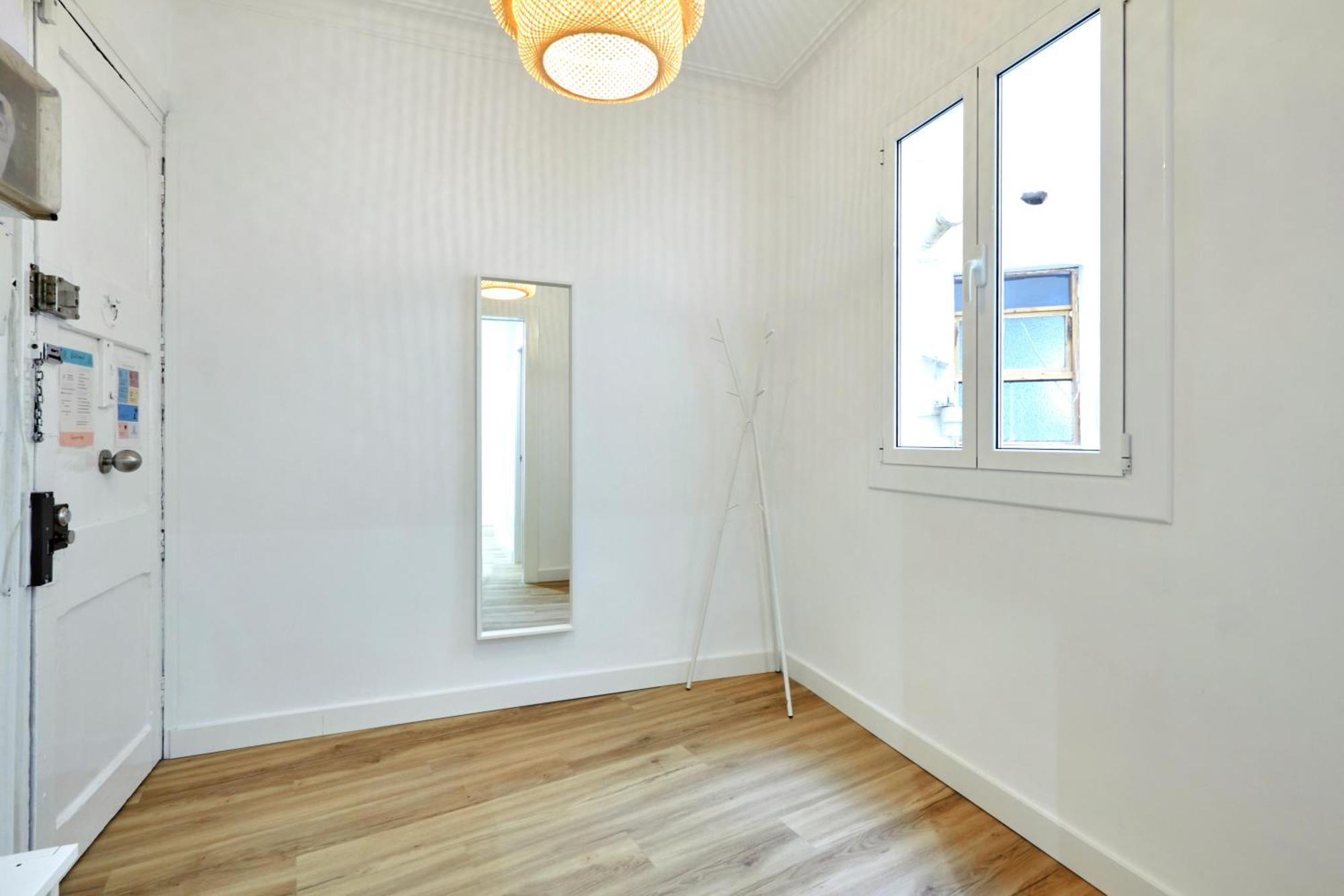 Comfortable Apartment Next To Apolo Theater Barcelona Bagian luar foto